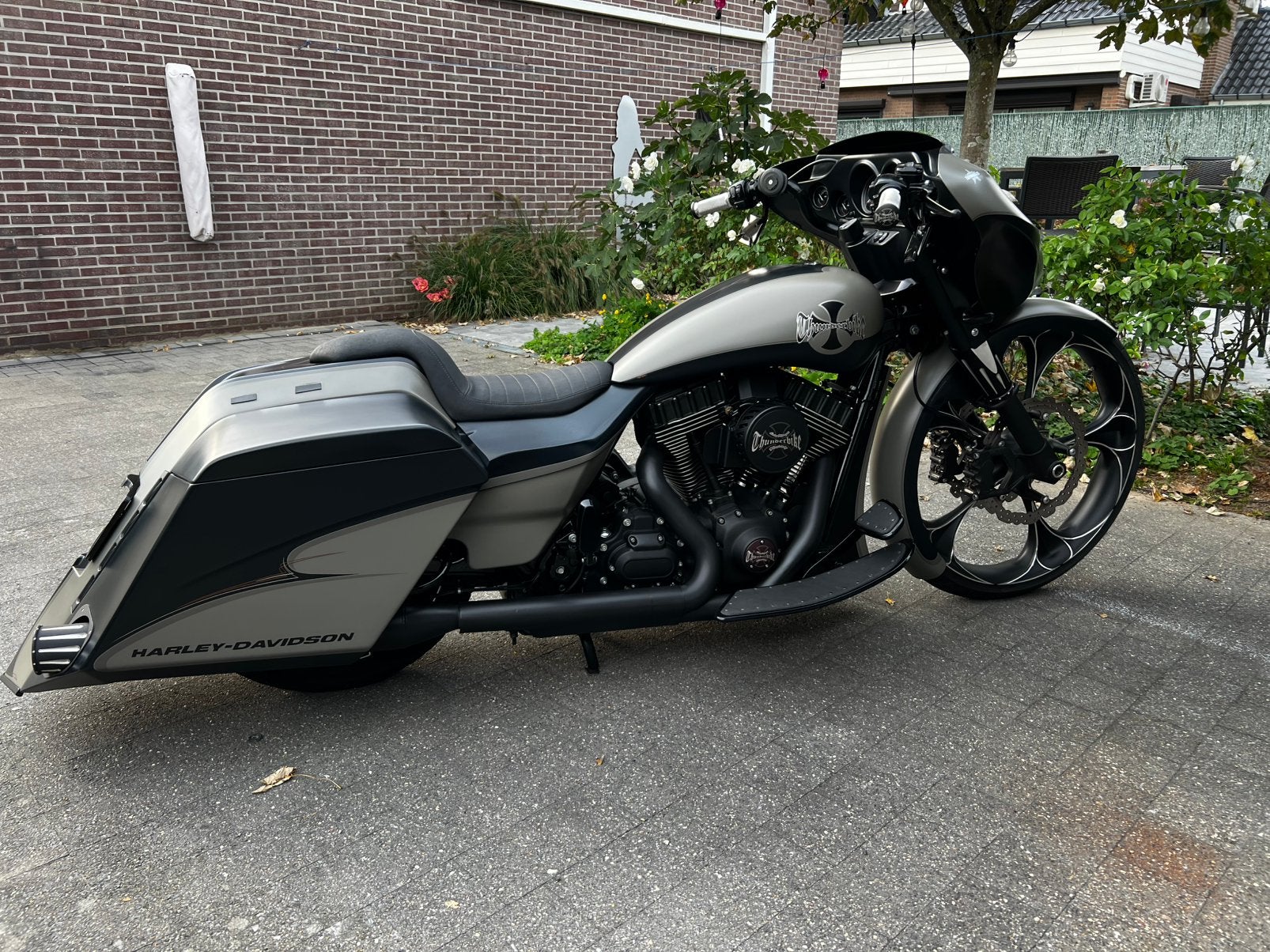 Thunderbike Streetglide, 2 cylindres, Particulier