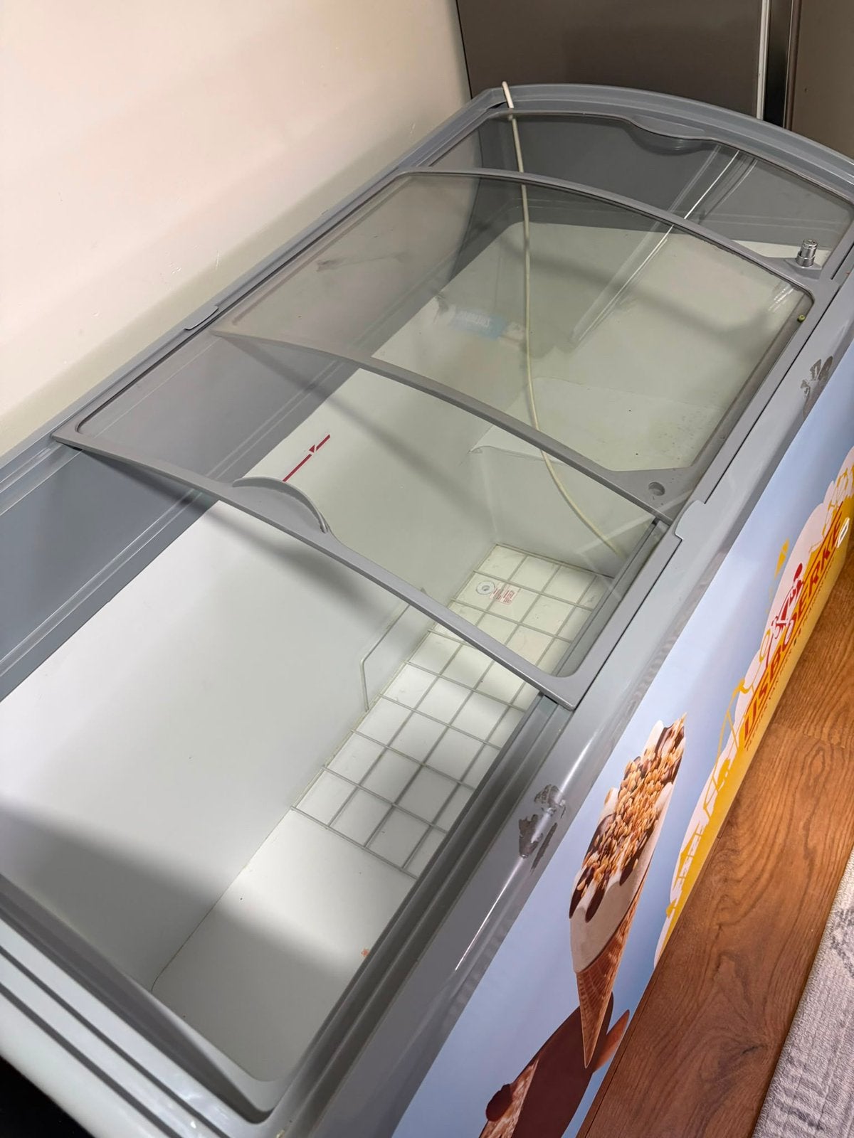 Te koop: Professionele ijsdiepvries / ijsvitrine – IJsboerke, Ophalen of Verzenden, Zo goed als nieuw