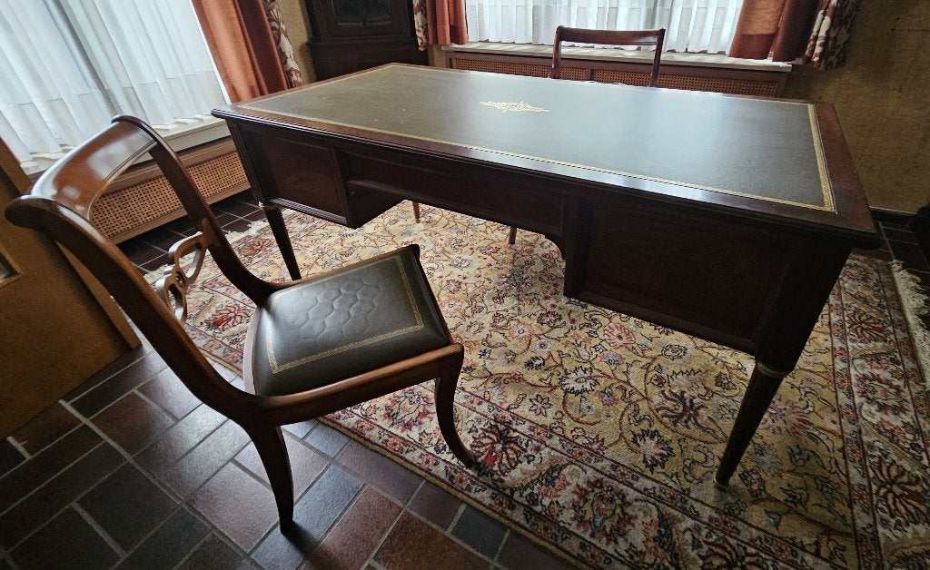 Volledig bureau: bureel, stoelen, hoekkast, bibliotheekkast, Ophalen