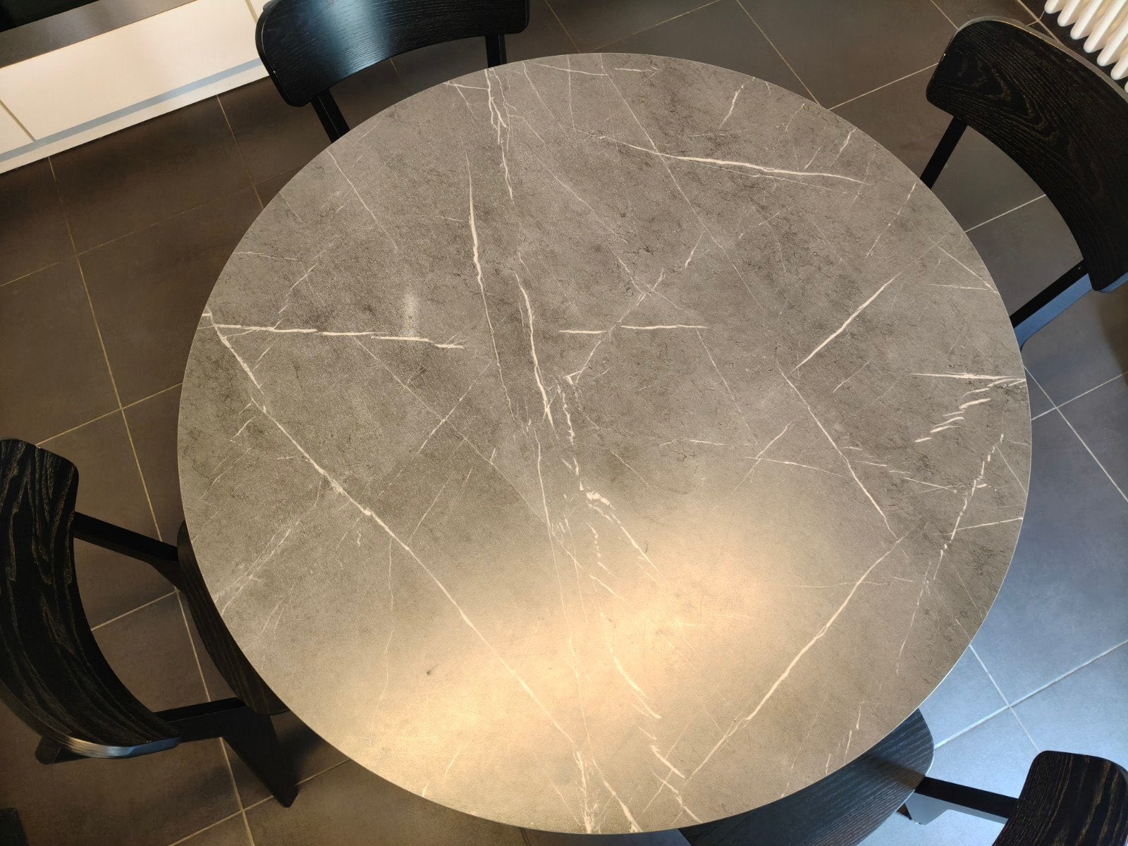 Ronde tafel Ikea (105cm)  + 4 stoelen, Huis en Inrichting, Ophalen, Zo goed als nieuw