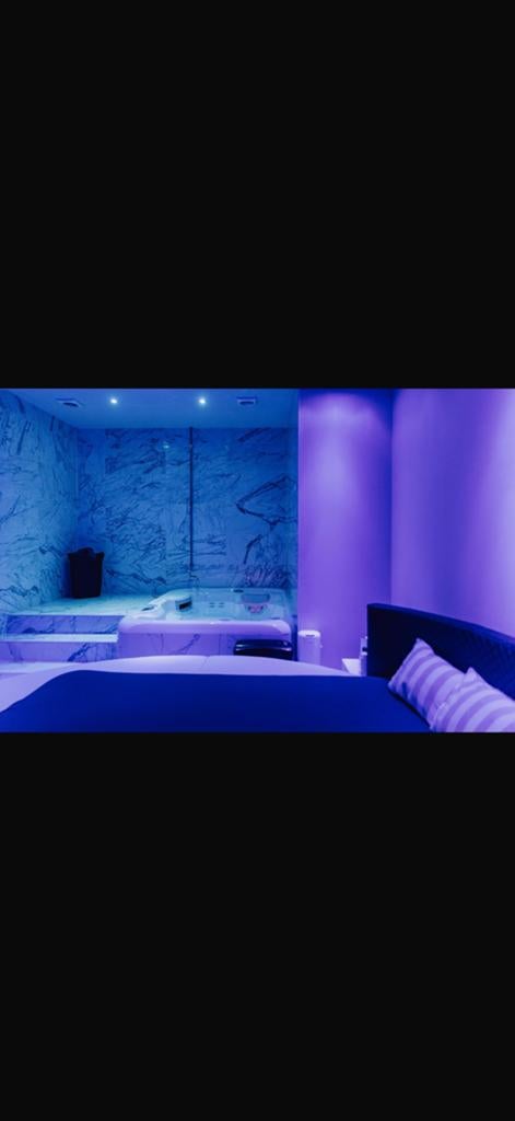 Luxury place for gentlemen, Offres d'emploi