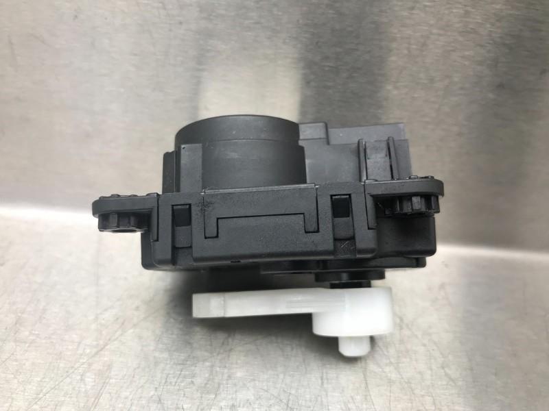KACHELSTELMOTOR Nissan X-Trail (T32) (|277T64BU2A|), Gebruikt, Nissan