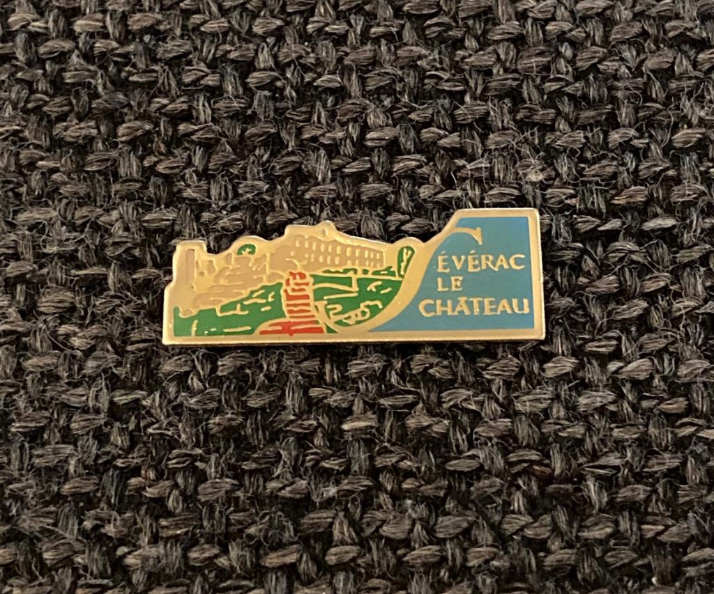 PIN - EVERAC LE CHATEAU - FRANCE - FRANKRIJK, Verzamelen, Verzenden, Gebruikt, Stad of Land, Speldje of Pin