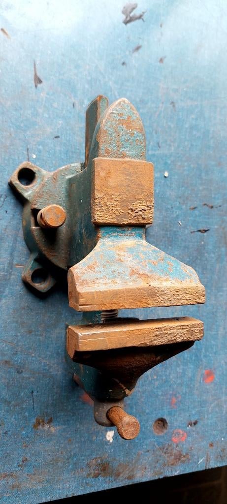 Kleine draaibare bankschroef., Doe-het-zelf en Bouw, Werkbanken, Ophalen, Zo goed als nieuw, Bankschroef