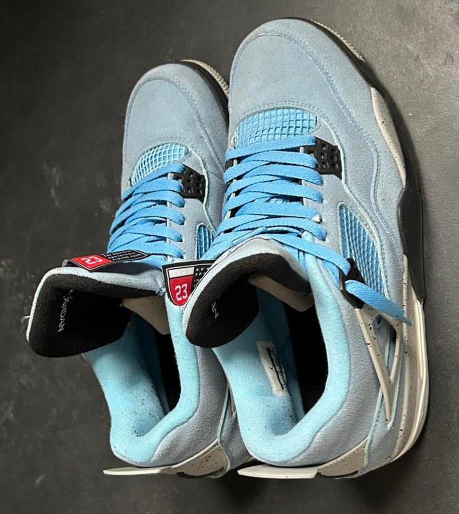 Jordan 4 Retro University Blue UNC, Enlèvement ou Envoi, Comme neuf, Bleu