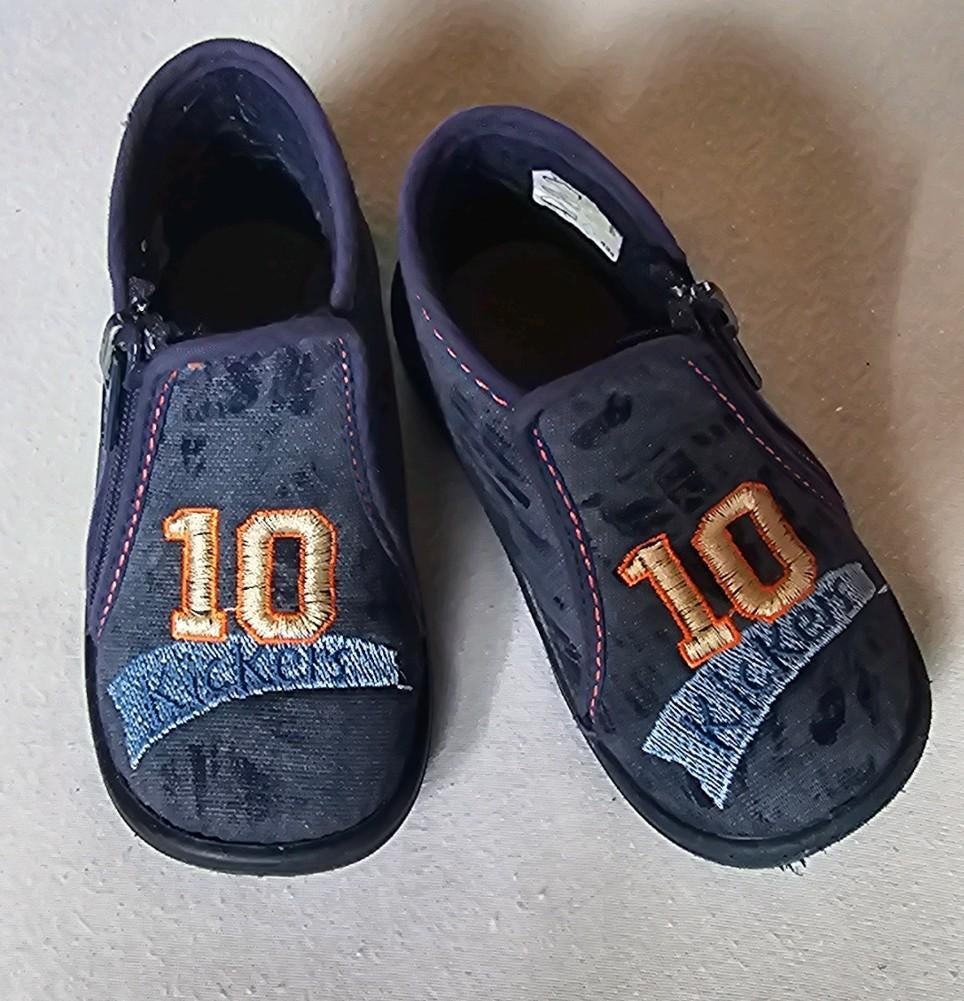 Kinder pantoffels kickers 22 adidas nike puma style, Slofjes, Ophalen of Verzenden, Zo goed als nieuw, Jongetje
