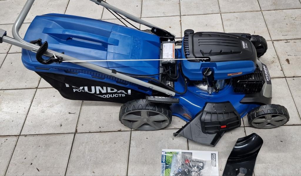 Grasmaaier Hyundai (nieuw in doos) type 57024, Tuin en Terras, Ophalen, Versnellingen