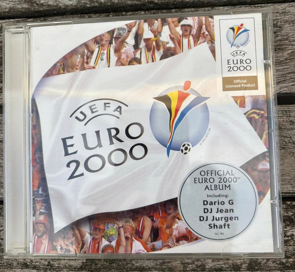 UEFA Official Euro 2000 album+Benelucky pins, Ophalen of Verzenden, Zo goed als nieuw