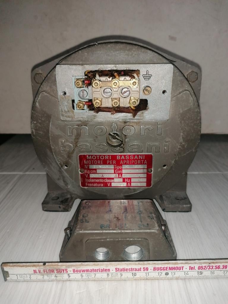 Motori Bassani 380 /220 v Hz 50.Giri 500 Frenatura 50v. A1,, Doe-het-zelf en Bouw, Ophalen, Zo goed als nieuw