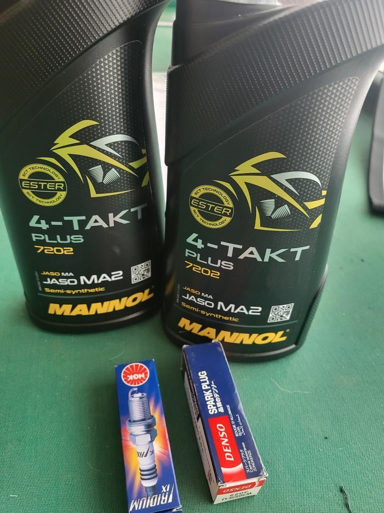 2 litres d'huile scooter deux bougies, Motos, Enlèvement ou Envoi
