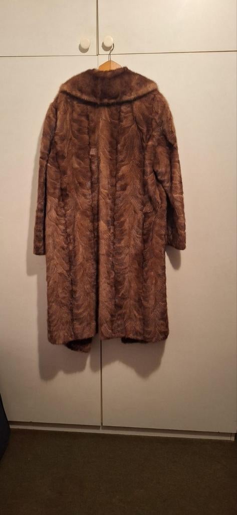 Manteau en fourrure de vison taille 42 à 44 (Bekaert Nazaret, Enlèvement, Porté