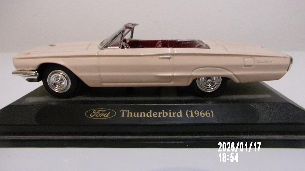 FORD THUNDERBIRD 1966.ROAD SIGN.1/43 IMPEC SUR SOCLE ORIGINE, Hobby en Vrije tijd, Modelauto's | 1:43, Zo goed als nieuw, Auto