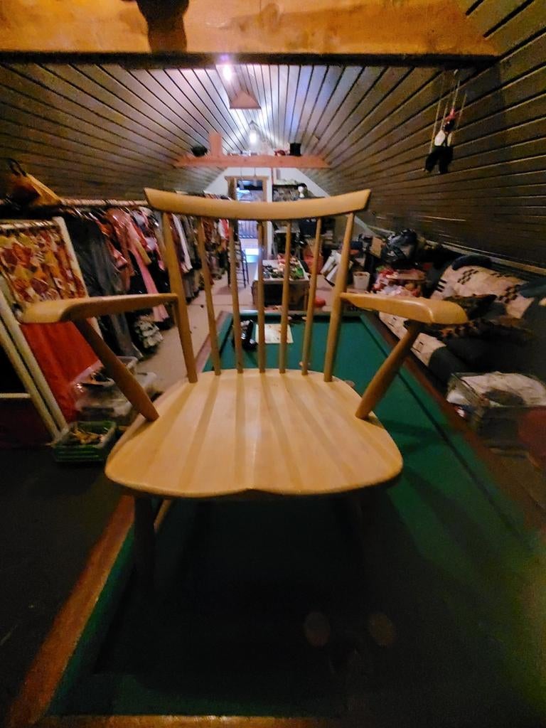 Houten zeteltjes 3 stuks. 2 houtkleurig, 1 rode., Ophalen