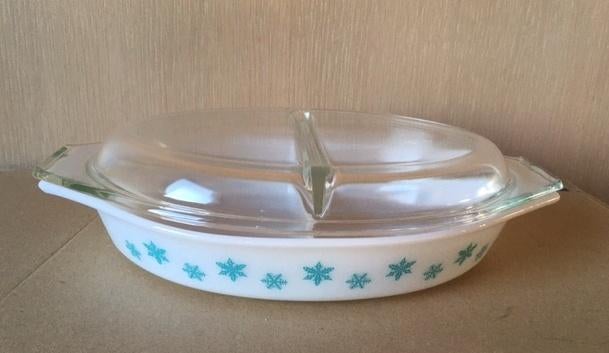Pyrex "snowflake"  ovenschotel met deksel (50s vintage), Ophalen of Verzenden, Zo goed als nieuw, Glas, Overige typen