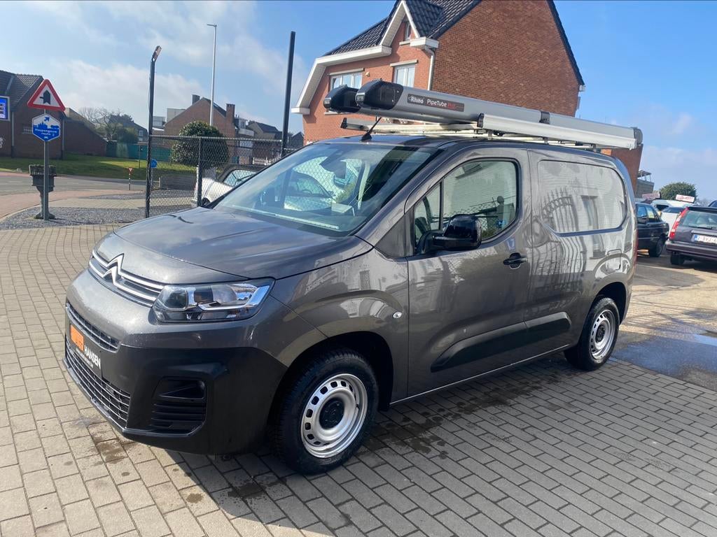 Citr. Berlingo Asph. Edit.. 12/22  hdi 52.200km  17.990€ btw, Auto's, Bestelwagens en Lichte vracht, Voorwielaandrijving, Stof