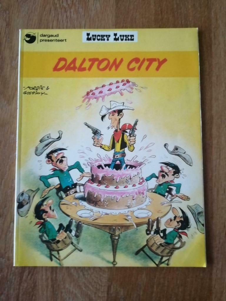 2 boeken Lucky Luke van " Dargaud ", Boeken, Meerdere stripboeken, Ophalen of Verzenden, Gelezen, Dargaud