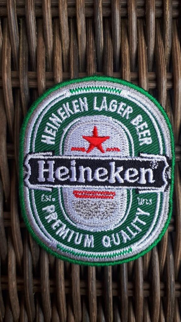 Heineken Lager Beer bier strijk patch embleem - 55 x 68 mm, Ophalen of Verzenden, Nieuw, Kleding, Heineken