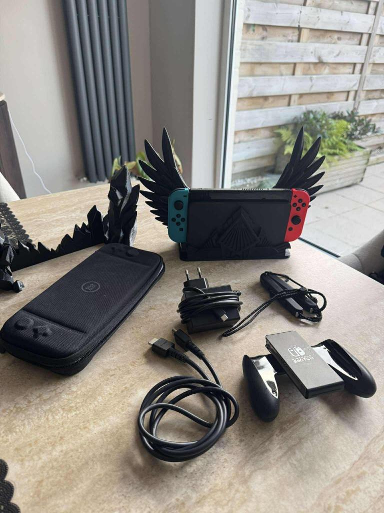 Nintendo Switch OLED blauw en rood met garantie en factuur, Games en Spelcomputers, Spelcomputers | Nintendo Switch, Switch OLED