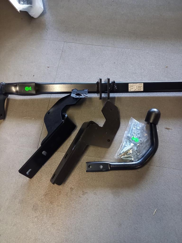 ATTACHE REMORQUE PEUGEOT 308 ROTULE FIXE 320€ VENDU 160€, Enlèvement ou Envoi