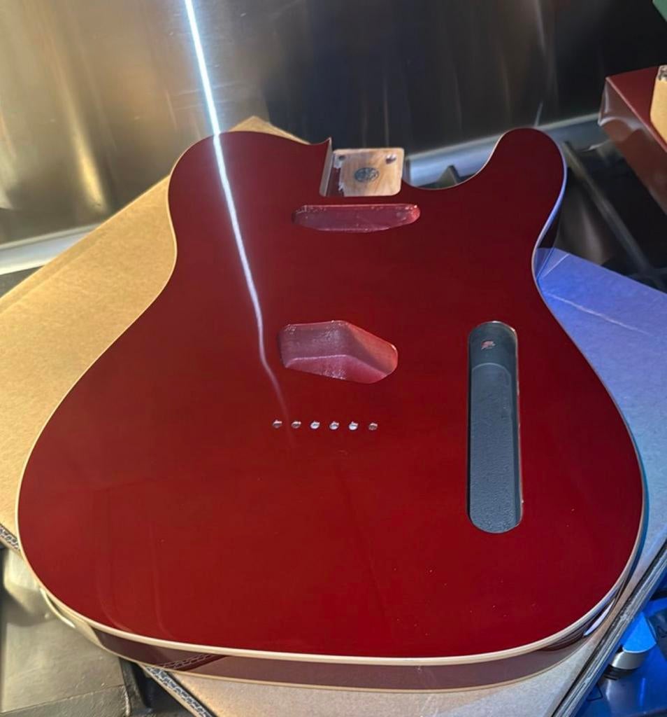 Telecaster  custom body” Metallic Candy Red” elzen, Envoi