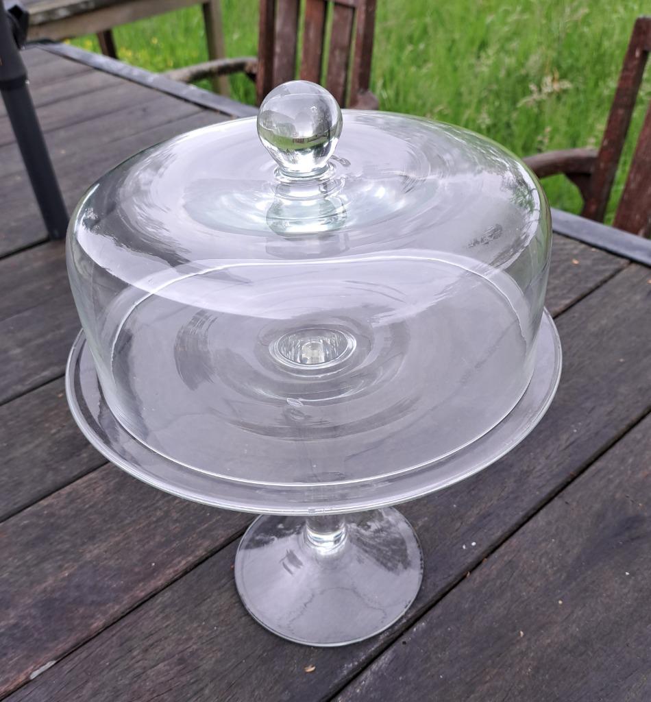 cloche à fromage avec pied, Enlèvement