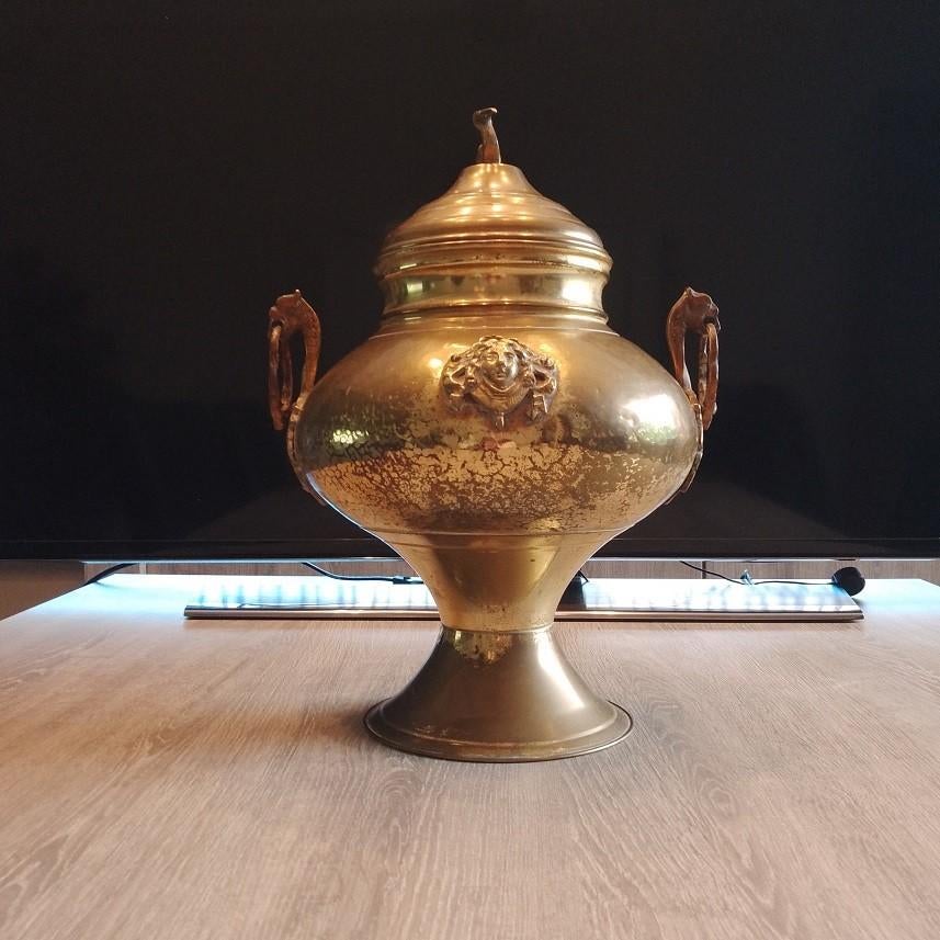 Koperen urne, Ophalen