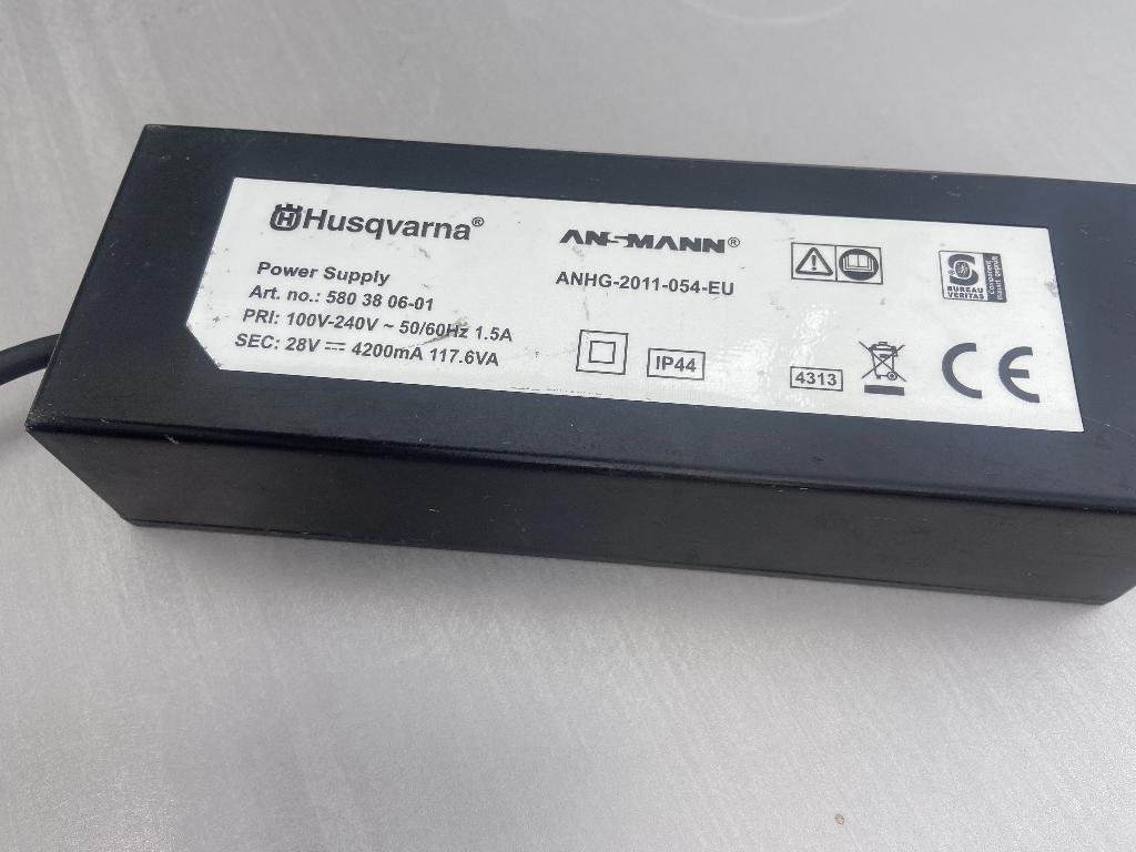 alimentation Husqvarna 330X (28V-4200 mA), Enlèvement, Comme neuf, Husqvarna