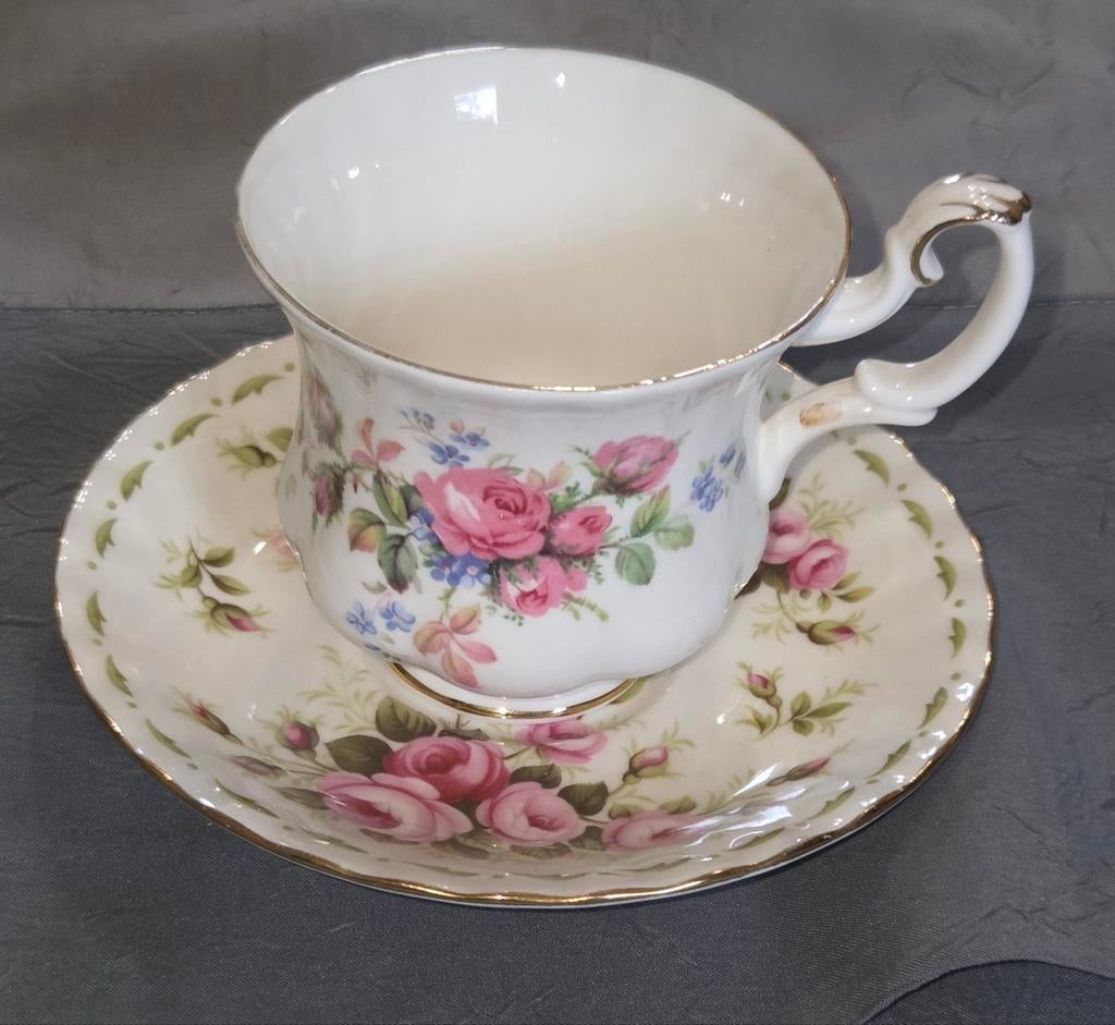 Royal Albert Engelse porseleinen koffiekop, Antiek en Kunst, Ophalen of Verzenden