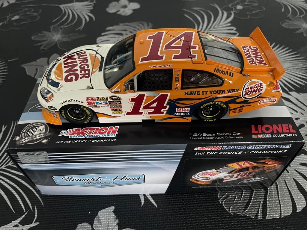 NASCAR 1/24 Chevrolet Tony Stewart 2011 Burger King, Enlèvement ou Envoi, Comme neuf