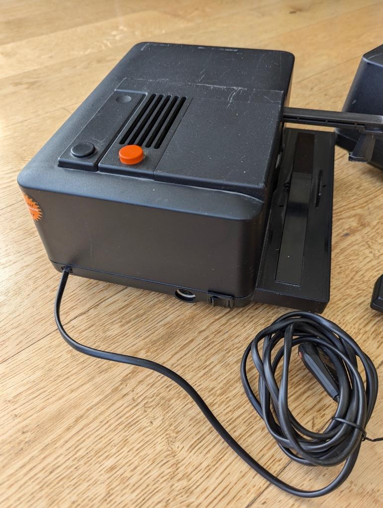diaprojector , 2 stuks, inclusief afstandbediening, Ophalen, Gebruikt