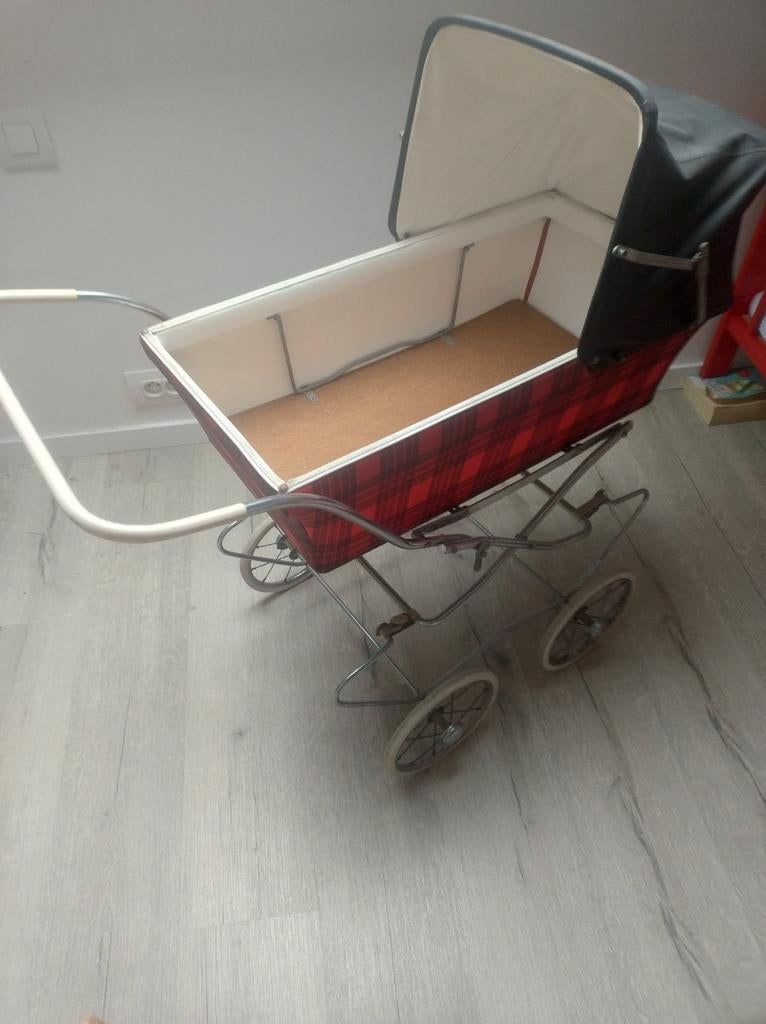 Antieken poppenwagen zonder matrasje., Antiek en Kunst, Ophalen
