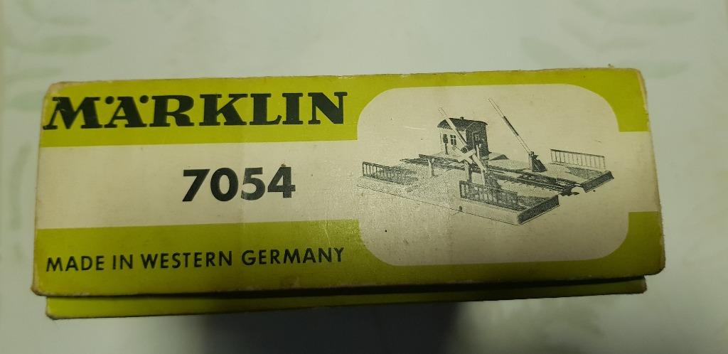 Passage à niveau Marklin 7054 en ovp, Neuf, Analogique, Enlèvement ou Envoi, Courant alternatif