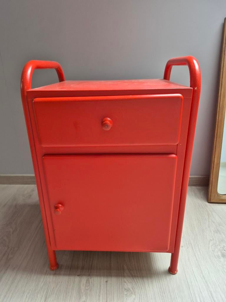 Locker kastje, Ophalen, Zo goed als nieuw