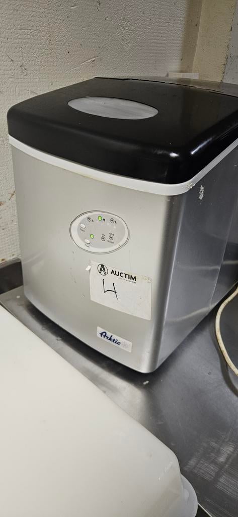 Ijsklontjes machine, Enlèvement
