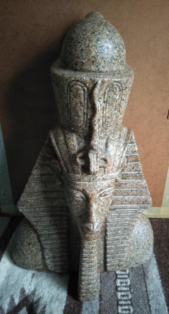 Beeld – Achnaton (farao) in groene natuursteen, Collections, Statues & Figurines, Comme neuf, Humain, Enlèvement ou Envoi