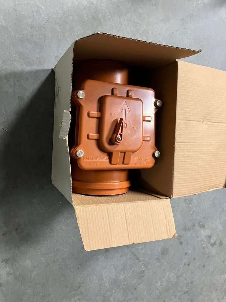 Terugslagklep riolering 160mm, Ophalen, Zo goed als nieuw