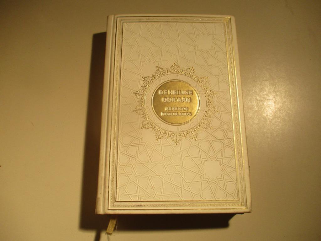 Prachtig Boek - De heilige Qor'aan - Arabisch Nederlands, Boeken, Godsdienst en Theologie, Ophalen of Verzenden, Zo goed als nieuw