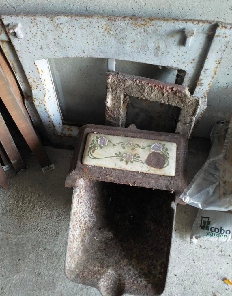 Gietijzeren raam en bloembak, Antiek en Kunst, Ophalen