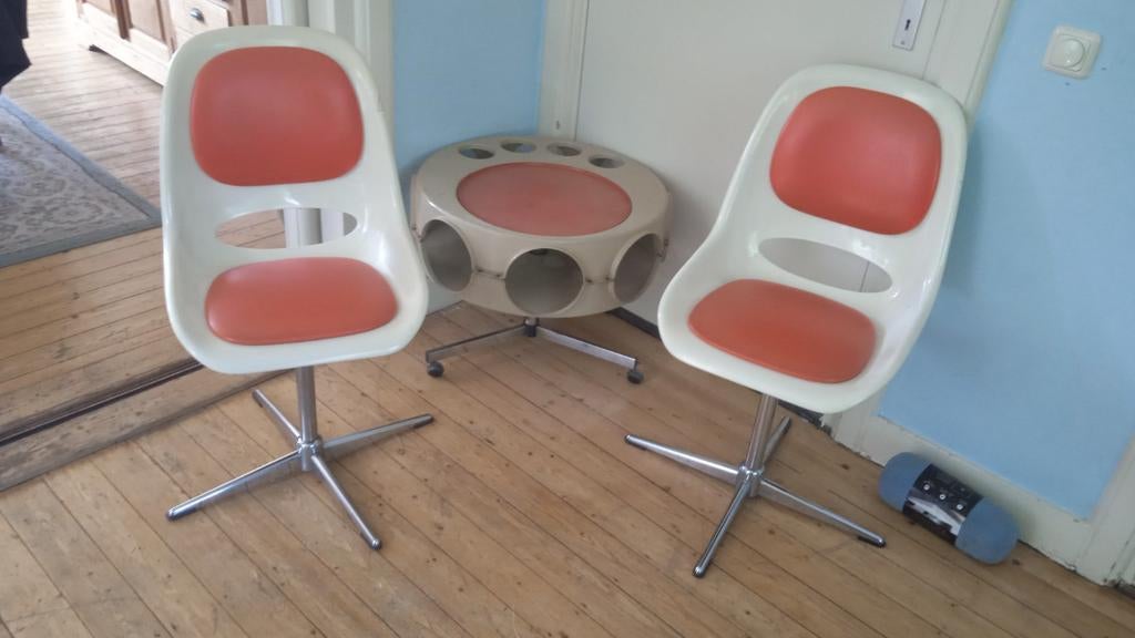 L'ère spatiale comme peut l'être l'ère spatiale ! Novembre 1, Maison & Meubles, Chaises, Comme neuf, Deux, Synthétique, Autres couleurs