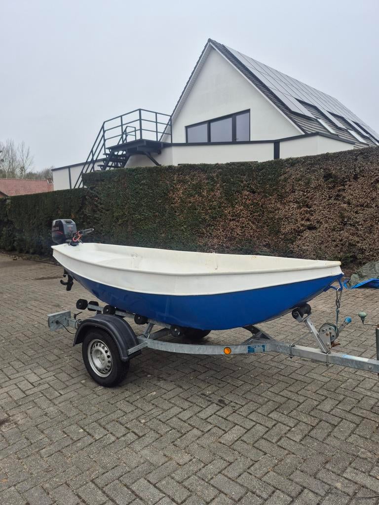 Vissersbootje met motor en benzine tank, Watersport en Boten, Vis- en Consoleboten, Ophalen, Benzine
