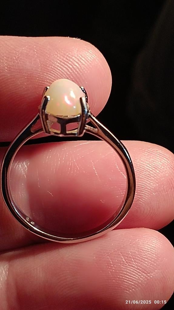 Bague en argent massif avec opale d'Éthiopie, Bijoux, Sacs & Beauté, Bagues, Neuf, Enlèvement ou Envoi, Autres couleurs, Argent