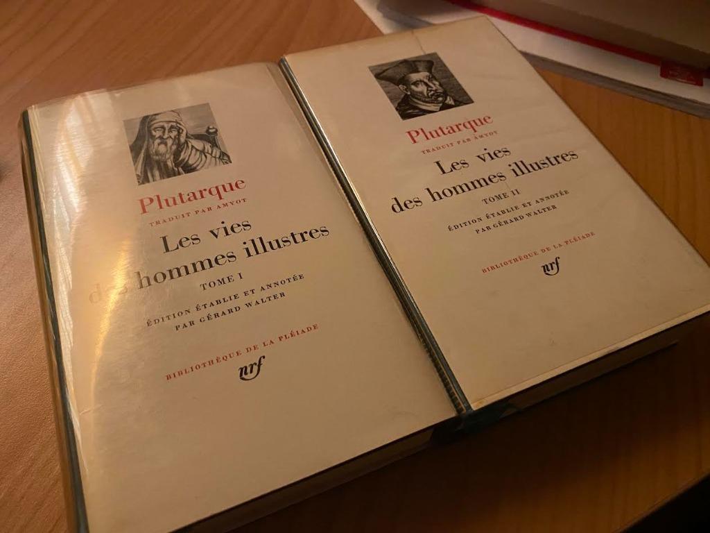 Pléiade (2 vol.) - Plutarque, Vie des hommes illustres, Enlèvement ou Envoi, 14e siècle ou avant, Comme neuf, Plutrarque
