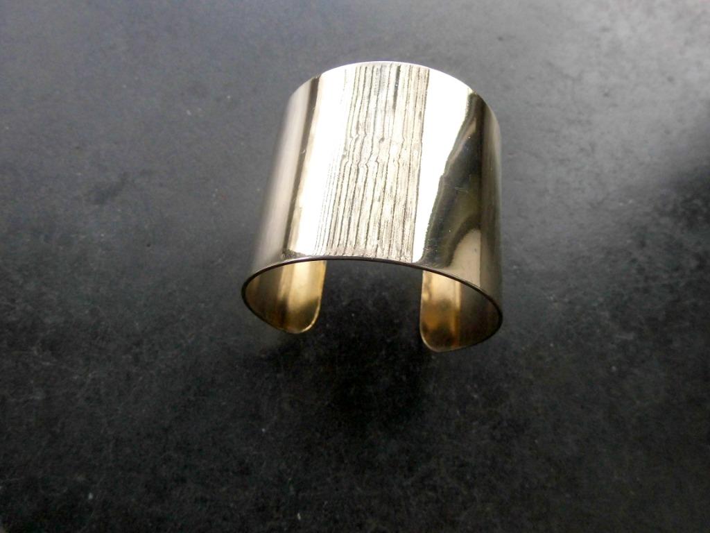 Manchetarmband “MANGO” MNG, Ophalen of Verzenden, Nieuw, Goud, Overige materialen