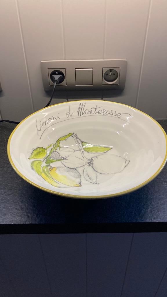Keramieken saladeschaal Limoni di Monterosso, Huis en Inrichting, Ophalen, Zo goed als nieuw, Keramiek, Schaal of Schalen