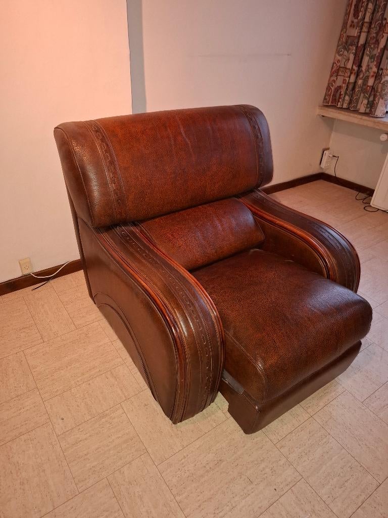 Assise en cuir et chêne massif, Enlèvement