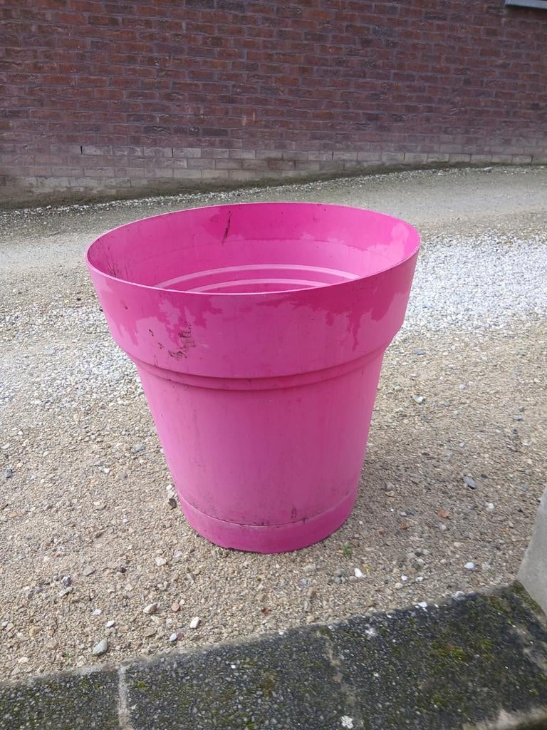 Plastiek bloempot, Ophalen