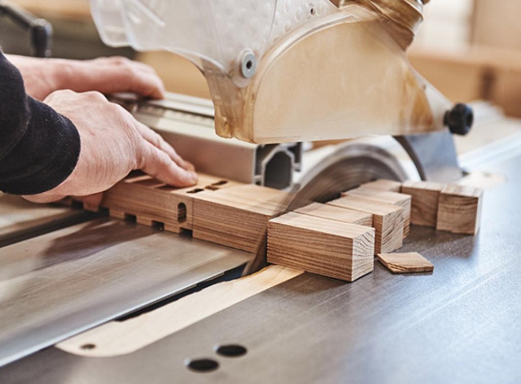 Menuisier en bois, Portes ou Chambranles
