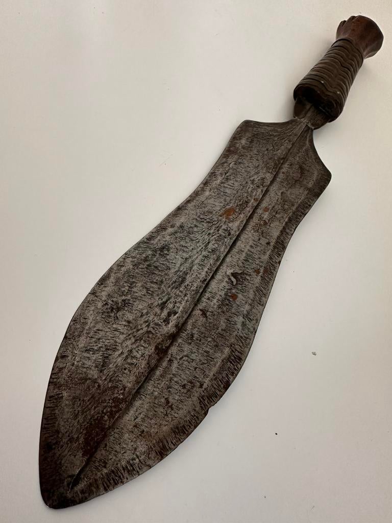Épée ancienne Ngombe, collection privée, Matadi, 1920, Envoi