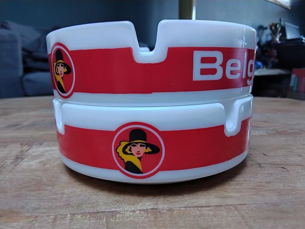 2 ongebruikte retro asbakken ’Miss Belga’uit de jaren 50., Verzamelen, Rookartikelen, Aanstekers en Luciferdoosjes, Ophalen of Verzenden