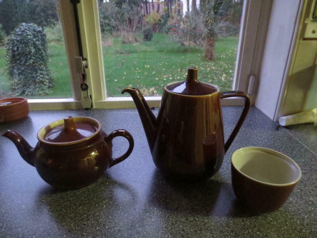 Retro koffiepot - theepot - suikerpot - 2 mokken, Ophalen, Gebruikt, Overige typen, Overige stijlen